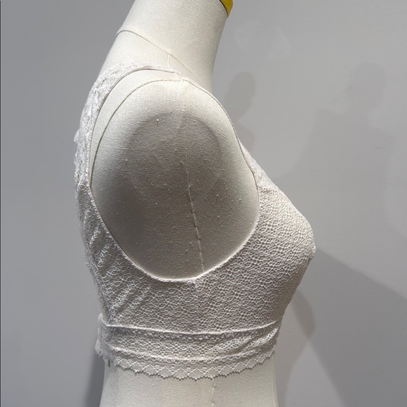 Victoria's Secret Size M White Lace Bralette with Crew Neckline Floral - Picture 5 of 9